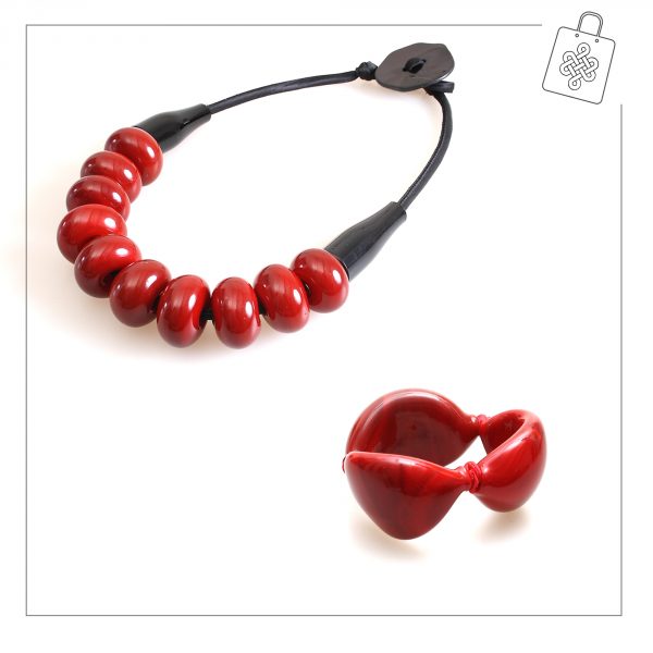 Lucia-Rosso-con-bracciale-Bette-rosso